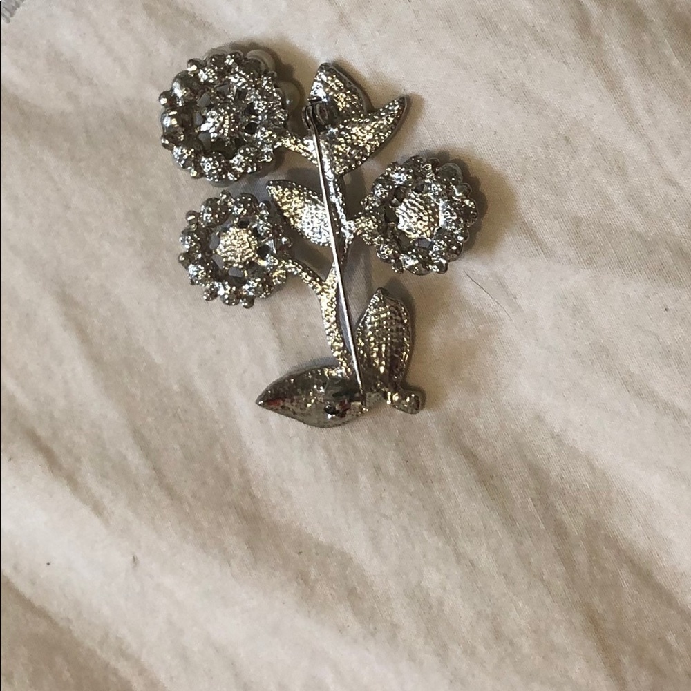 Flower Brooch - Picture 3 of 5